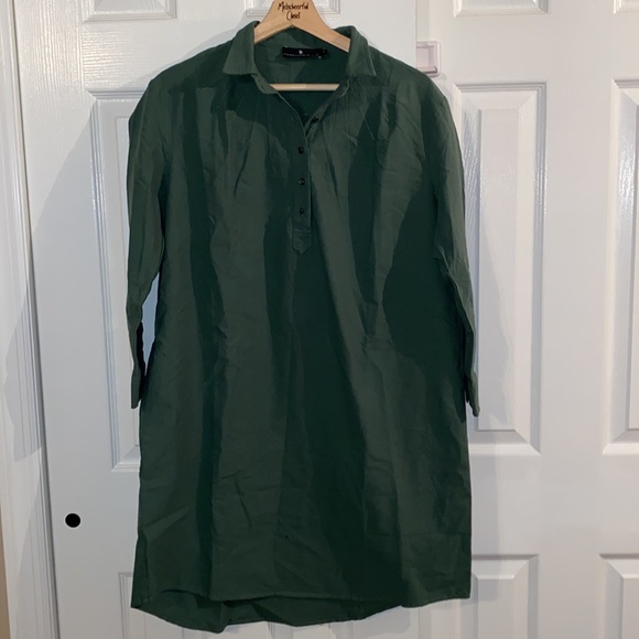 Green Polly Dress
POMANDER PLACE - Picture 6 of 16